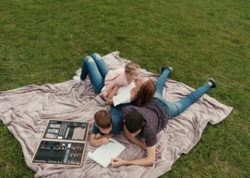 beautiful-family-spends-leisure-time-together-drawing-nature